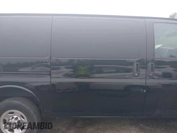 ✅ 2018 Chevrolet Express Cargo • VIN: 1GCWGAFP0J1250723 • Lot: 42471313. Listed on IAAI with 129,896 mi. Free auction sales archive from the USA and detailed vehicle history report at DreamBid. Image 18.
