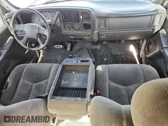 ✅ 2005 Chevrolet Silverado 2500HD LS • VIN: 1GCHK23U95F929468 • Lot: 92312705. Wystawiony na Copart z przebiegiem 314 955 mil. Bezpłatny archiwum sprzedaży aukcyjnych z USA i szczegółowy raport historii pojazdu na DreamBid. Zdjęcie 8.