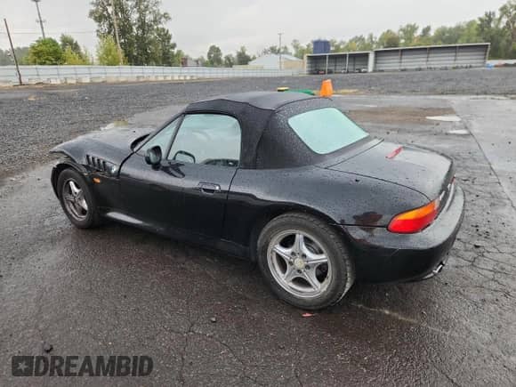 1996 BMW 3 Series Z3 1.9 z VIN 4USCH7325TLB68230, wystawiony jako Copart lot #84016355 z przebiegiem 74 133 mil mil oraz Szkoda całkowita • Salvage title. Historia ofert i sprzedaży dostępna na DreamBid. Obrazek 2.