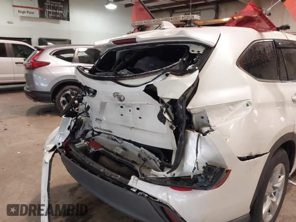 ✅ 2020 Toyota Highlander LE • VIN: 5TDZZRAHXLS503252 • Lot: 41577001. Wystawiony na IAAI z przebiegiem 193 800 mil. Bezpłatny archiwum sprzedaży aukcyjnych z USA i szczegółowy raport historii pojazdu na DreamBid. Zdjęcie 6.