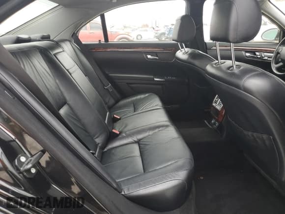 ✅ 2007 Mercedes-Benz S 550 • VIN: WDDNG71X07A012536 • Lot: 70239124. Wystawiony na Copart z przebiegiem 101 008 mil. Bezpłatny archiwum sprzedaży aukcyjnych z USA i szczegółowy raport historii pojazdu na DreamBid. Zdjęcie 11.