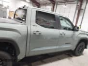 ✅ 2025 Toyota Tundra Limited Hybrid • VIN: 5TFWC5DB0SX108302 • Lot: 43415725. Wystawiony na IAAI z przebiegiem 1 963 mil. Bezpłatny archiwum sprzedaży aukcyjnych z USA i szczegółowy raport historii pojazdu na DreamBid. Zdjęcie 14.