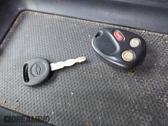 ✅ 2004 Chevrolet Silverado 1500 • VIN: 2GCEK19TX41141087 • Лот: 43495153. Опубликован ранее на IAAI с пробегом 215 113 миль. Бесплатный доступ к архиву аукционных продаж из США и подробный отчёт об истории автомобиля на DreamBid. Изображение 11.