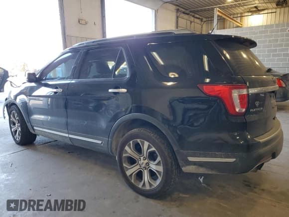 ✅ 2018 Ford Explorer Platinum • VIN: 1FM5K8HT6JGA34459 • Lot: 91838085. Wystawiony na Copart z przebiegiem Nie podano. Bezpłatny archiwum sprzedaży aukcyjnych z USA i szczegółowy raport historii pojazdu na DreamBid. Zdjęcie 2.