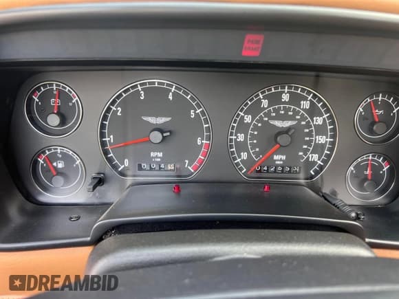 ✅ 1998 Aston Martin DB7 • VIN: SCFAA4125WK201982 • Lot: 59665744. Wystawiony na Copart z przebiegiem 42 653 mil. Bezpłatny archiwum sprzedaży aukcyjnych z USA i szczegółowy raport historii pojazdu na DreamBid. Zdjęcie 8.