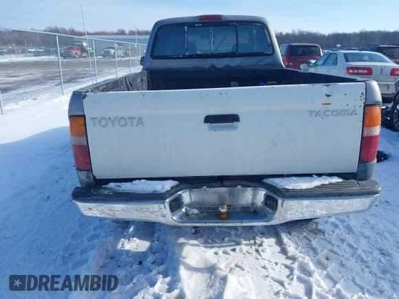✅ 1996 Toyota Tacoma • VIN: 4TAWM72NXTZ173679 • Lot: 41354969. Wystawiony na IAAI z przebiegiem 218 089 mil. Bezpłatny archiwum sprzedaży aukcyjnych z USA i szczegółowy raport historii pojazdu na DreamBid. Zdjęcie 16.