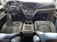 ✅ 2024 Chrysler Pacifica Touring L • VIN: 2C4RC3BG0RR134956 • Lot: 49157615. Wystawiony na Copart z przebiegiem Nie podano. Bezpłatny archiwum sprzedaży aukcyjnych z USA i szczegółowy raport historii pojazdu na DreamBid. Zdjęcie 8.