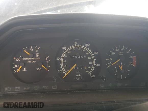 ✅ 1995 Mercedes-Benz 400 E • VIN: WDBEA34E5SC258640 • Лот: 64881845. Опубликован ранее на Copart с пробегом 175 250 миль. Бесплатный доступ к архиву аукционных продаж из США и подробный отчёт об истории автомобиля на DreamBid. Изображение 9.