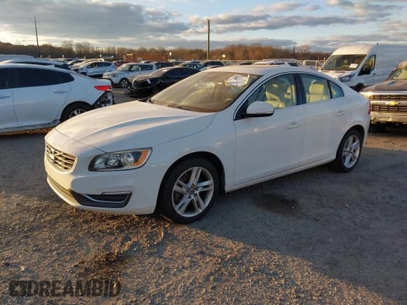✅ 2015 Volvo S60 T5 Drive-E Premier • VIN: YV140MFB1F1314660 • Lot: 43697106. Wystawiony na IAAI z przebiegiem 135 098 mil. Bezpłatny archiwum sprzedaży aukcyjnych z USA i szczegółowy raport historii pojazdu na DreamBid. Zdjęcie 2.