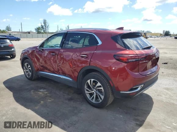 ✅ 2023 Buick Envision Essence • VIN: LRBFZNR4XPD061716 • Lot: 89650895. Wystawiony na Copart z przebiegiem 59 329 mil. Bezpłatny archiwum sprzedaży aukcyjnych z USA i szczegółowy raport historii pojazdu na DreamBid. Zdjęcie 2.