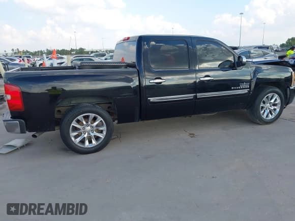 ✅ 2011 Chevrolet Silverado 1500 LT • VIN: 3GCPCSE09BG199316 • Lot: 43499589. Listed on IAAI with 203,616 mi. Free auction sales archive from the USA and detailed vehicle history report at DreamBid. Image 4.