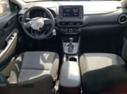 ✅ 2022 Hyundai Kona SE • VIN: KM8K2CAB6NU817330 • Лот: 68260704. Опубликован ранее на Copart с пробегом 38 785 миль. Бесплатный доступ к архиву аукционных продаж из США и подробный отчёт об истории автомобиля на DreamBid. Изображение 8.