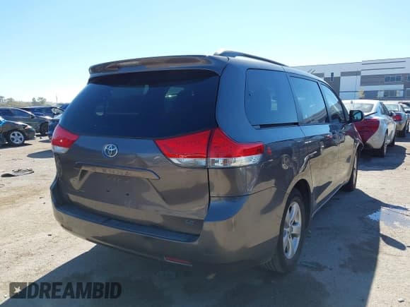 ✅ 2013 Toyota Sienna LE • VIN: 5TDKK3DC8DS386940 • Lot: 43598804. Listed on IAAI with Not provided. Free auction sales archive from the USA and detailed vehicle history report at DreamBid. Image 4.