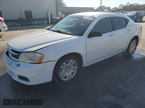 ✅ 2014 Dodge Avenger SE • VIN: 1C3CDZAB5EN216186 • Lot: 82127834. Wystawiony na Copart z przebiegiem 132 847 mil. Bezpłatny archiwum sprzedaży aukcyjnych z USA i szczegółowy raport historii pojazdu na DreamBid. Zdjęcie 1.