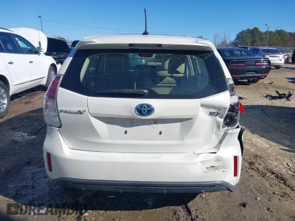 ✅ 2015 Toyota Prius Two • VIN: JTDZN3EU9FJ020966 • Lot: 41294359. Listed on IAAI with 102,875 mi. Free auction sales archive from the USA and detailed vehicle history report at DreamBid. Image 16.