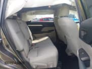 ✅ 2019 Toyota Highlander LE • VIN: 5TDBZRFH7KS984117 • Lot: 43070356. Listed on IAAI with 106,268 mi. Free auction sales archive from the USA and detailed vehicle history report at DreamBid. Image 8.