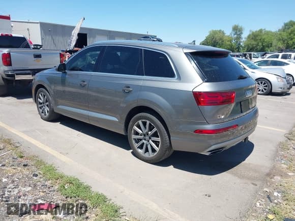 ✅ 2018 Audi Q7 Premium Plus • VIN: WA1LAAF75JD004649 • Лот: 42647533. Опубликован ранее на IAAI с пробегом 113 339 миль. Бесплатный доступ к архиву аукционных продаж из США и подробный отчёт об истории автомобиля на DreamBid. Изображение 3.