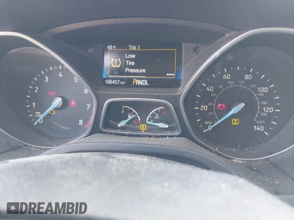 ✅ 2015 Ford Focus SE • VIN: 1FADP3F23FL226733 • Lot: 43727932. Wystawiony na IAAI z przebiegiem 166 457 mil. Bezpłatny archiwum sprzedaży aukcyjnych z USA i szczegółowy raport historii pojazdu na DreamBid. Zdjęcie 7.