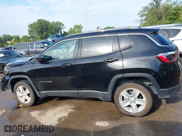 ✅ 2022 Jeep Compass Latitude • VIN: 3C4NJDBB0NT124370 • Lot: 43007081. Listed on IAAI with 34,161 mi. Free auction sales archive from the USA and detailed vehicle history report at DreamBid. Image 15.