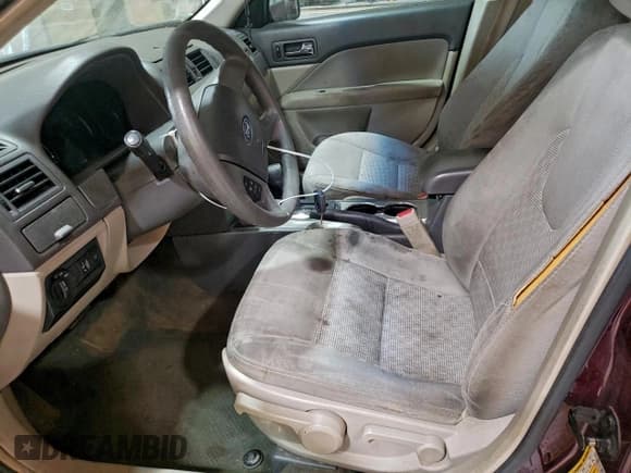 ✅ 2011 Ford Fusion S • VIN: 3FAHP0GAXBR260203 • Лот: 93601985. Опубликован ранее на Copart с пробегом 215 661 миль. Бесплатный доступ к архиву аукционных продаж из США и подробный отчёт об истории автомобиля на DreamBid. Изображение 7.