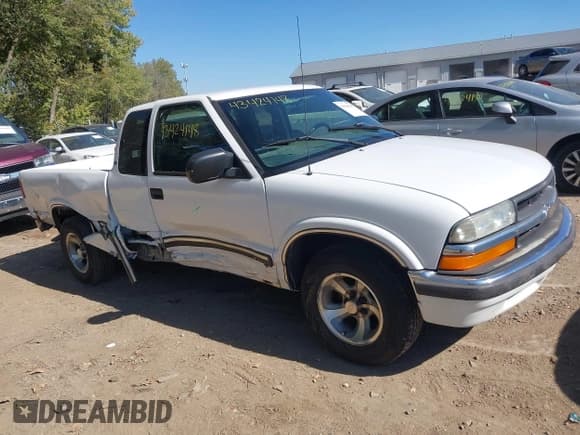 ✅ 2002 Chevrolet S-10 LS • VIN: 1GCCS19W228243706 • Lot: 43424148. Listed on IAAI with 92,266 mi. Free auction sales archive from the USA and detailed vehicle history report at DreamBid. Image 6.