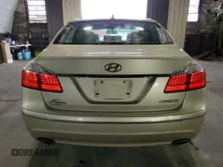 2009 Hyundai Genesis z VIN KMHGC46E69U025194, wystawiony jako Copart lot #69638434 z przebiegiem 158 419 mil mil oraz Szkoda całkowita • Salvage title. Historia ofert i sprzedaży dostępna na DreamBid. Obrazek 6.