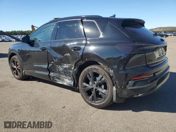 ✅ 2022 Audi Q4 e-tron Premium Plus • VIN: WA1H2BFZXNP050377 • Лот: 86479745. Опубликован ранее на Copart с пробегом 56 447 миль. Бесплатный доступ к архиву аукционных продаж из США и подробный отчёт об истории автомобиля на DreamBid. Изображение 2.