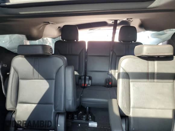 ✅ 2021 Chevrolet Suburban RST • VIN: 1GNSCEKD5MR256317 • Lot: 46294685. Wystawiony na Copart z przebiegiem 72 688 mil. Bezpłatny archiwum sprzedaży aukcyjnych z USA i szczegółowy raport historii pojazdu na DreamBid. Zdjęcie 10.