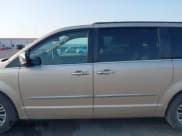 ✅ 2015 Chrysler Town & Country Touring L • VIN: 2C4RC1CG6FR547639 • Lot: 43209717. Wystawiony na IAAI z przebiegiem 166 769 mil. Bezpłatny archiwum sprzedaży aukcyjnych z USA i szczegółowy raport historii pojazdu na DreamBid. Zdjęcie 14.
