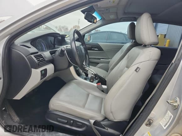 ✅ 2015 Honda Accord EX-L • VIN: 1HGCR2F81FA103105 • Lot: 92395995. Listed on Copart with 257,107 mi. Free auction sales archive from the USA and detailed vehicle history report at DreamBid. Image 7.