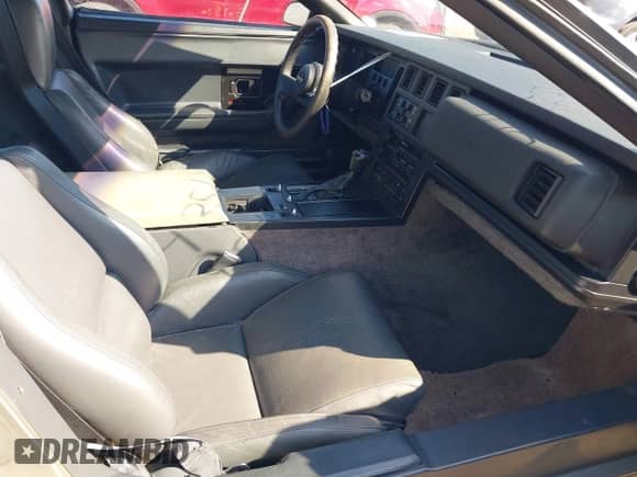 ✅ 1987 Chevrolet Corvette • VIN: 1G1YY2181H5108873 • Lot: 43511272. Wystawiony na IAAI z przebiegiem 84 434 mil. Bezpłatny archiwum sprzedaży aukcyjnych z USA i szczegółowy raport historii pojazdu na DreamBid. Zdjęcie 5.