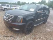 ✅ 2008 Cadillac Escalade • VIN: 1GYEC638X8R132914 • Lot: 42743713. Wystawiony na IAAI z przebiegiem 231 802 mil. Bezpłatny archiwum sprzedaży aukcyjnych z USA i szczegółowy raport historii pojazdu na DreamBid. Zdjęcie 2.