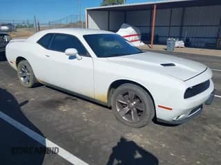 ✅ 2019 Dodge Challenger SXT • VIN: 2C3CDZAG4KH525230 • Lot: 43589020. Wystawiony na IAAI z przebiegiem Nie podano. Bezpłatny archiwum sprzedaży aukcyjnych z USA i szczegółowy raport historii pojazdu na DreamBid. Zdjęcie 1.
