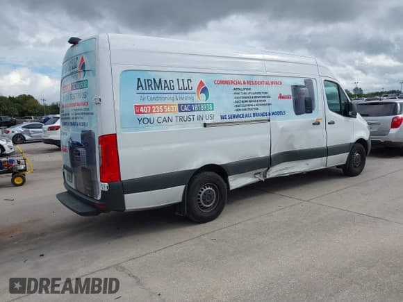 ✅ 2023 Mercedes-Benz Sprinter Cargo • VIN: W1Y40CHY0PT160400 • Lot: 41053500. Wystawiony na IAAI z przebiegiem 31 226 mil. Bezpłatny archiwum sprzedaży aukcyjnych z USA i szczegółowy raport historii pojazdu na DreamBid. Zdjęcie 4.