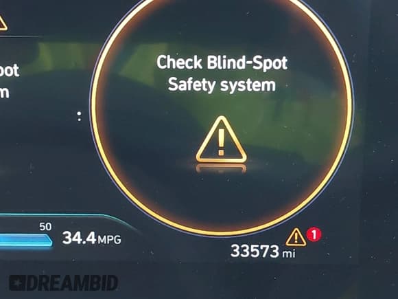 ✅ 2024 Hyundai Elantra SEL • VIN: KMHLM4DG8RU641513 • Lot: 43403885. Listed on IAAI with 33,573 mi. Free auction sales archive from the USA and detailed vehicle history report at DreamBid. Image 16.