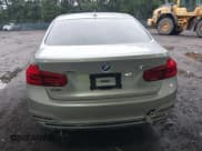 ✅ 2018 BMW 3 Series 330i xDrive • VIN: WBA8D9G52JNU70237 • Лот: 43186572. Опубликован ранее на IAAI с пробегом 102 985 миль. Бесплатный доступ к архиву аукционных продаж из США и подробный отчёт об истории автомобиля на DreamBid. Изображение 17.