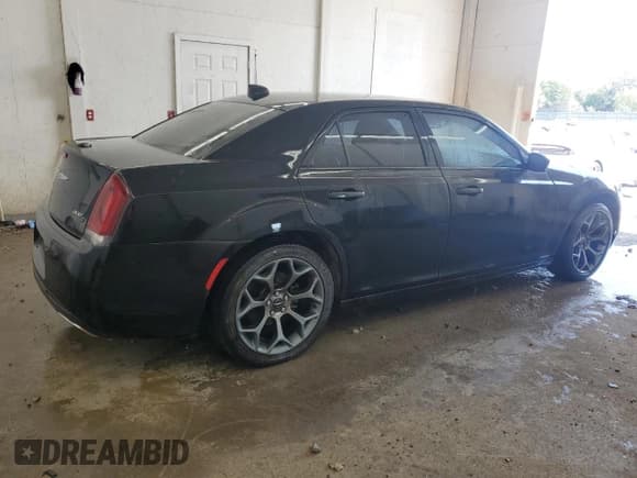 ✅ 2015 Chrysler 300 S • VIN: 2C3CCABG3FH736007 • Lot: 81044175. Listed on Copart with 173,171 mi. Free auction sales archive from the USA and detailed vehicle history report at DreamBid. Image 3.