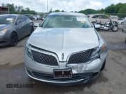 ✅ 2014 Lincoln MKS • VIN: 1LNHL9DK7EG609638 • Lot: 42522461. Wystawiony na IAAI z przebiegiem 48 785 mil. Bezpłatny archiwum sprzedaży aukcyjnych z USA i szczegółowy raport historii pojazdu na DreamBid. Zdjęcie 12.