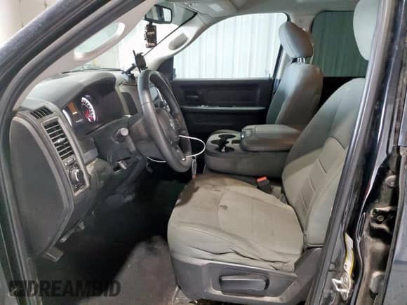 2020 Ram 1500 Tradesman z VIN 1C6RR6FG5LS151100, wystawiony jako Copart lot #85910465 z przebiegiem 110 094 mil mil oraz Czysty tytuł • Clean title. Historia ofert i sprzedaży dostępna na DreamBid. Obrazek 7.