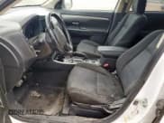 ✅ 2018 Mitsubishi Outlander SE • VIN: JA4AD3A31JZ014712 • Lot: 63241275. Wystawiony na Copart z przebiegiem 179 660 mil. Bezpłatny archiwum sprzedaży aukcyjnych z USA i szczegółowy raport historii pojazdu na DreamBid. Zdjęcie 7.