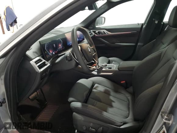 ✅ 2025 BMW 4 Series 430i • VIN: WBA23FB05SFU05588 • Lot: 44062665. Wystawiony na Copart z przebiegiem 1 847 mil. Bezpłatny archiwum sprzedaży aukcyjnych z USA i szczegółowy raport historii pojazdu na DreamBid. Zdjęcie 7.