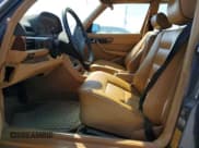 ✅ 1991 Mercedes-Benz 560 • VIN: WDBCA39EXMA564781 • Lot: 83885015. Wystawiony na Copart z przebiegiem 139 648 mil. Bezpłatny archiwum sprzedaży aukcyjnych z USA i szczegółowy raport historii pojazdu na DreamBid. Zdjęcie 7.