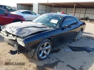 ✅ 2013 Dodge Challenger R/T • VIN: 2C3CDYBT4DH700326 • Lot: 41382862. Wystawiony na IAAI z przebiegiem 136 070 mil. Bezpłatny archiwum sprzedaży aukcyjnych z USA i szczegółowy raport historii pojazdu na DreamBid. Zdjęcie 2.