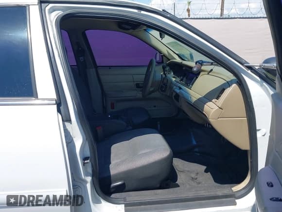 ✅ 2008 Ford Police Interceptor • VIN: 2FAFP71V58X173251 • Lot: 42785750. Listed on IAAI with Not provided. Free auction sales archive from the USA and detailed vehicle history report at DreamBid. Image 5.