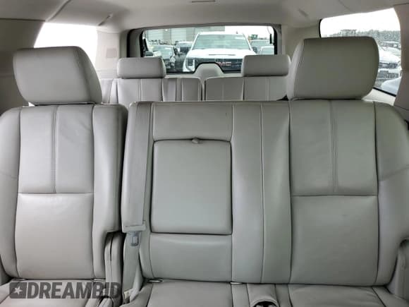 ✅ 2011 Chevrolet Suburban LT • VIN: 1GNSKJE3XBR259726 • Lot: 66365284. Wystawiony na Copart z przebiegiem 210 577 mil. Bezpłatny archiwum sprzedaży aukcyjnych z USA i szczegółowy raport historii pojazdu na DreamBid. Zdjęcie 10.