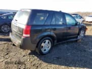 ✅ 2005 Saturn VUE • VIN: 5GZCZ63405S838821 • Lot: 46949365. Wystawiony na Copart z przebiegiem 239 402 mil. Bezpłatny archiwum sprzedaży aukcyjnych z USA i szczegółowy raport historii pojazdu na DreamBid. Zdjęcie 3.