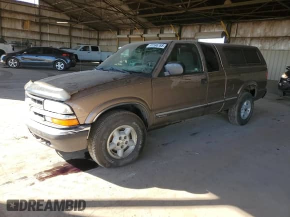 2002 Chevrolet S-10 LS z VIN 1GCDT19W128235954, wystawiony jako Copart lot #91596765 z przebiegiem 277 489 mil mil oraz Szkoda całkowita • Salvage title. Historia ofert i sprzedaży dostępna na DreamBid. Obrazek 1.