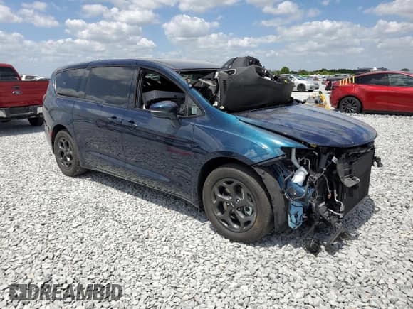 ✅ 2022 Chrysler Pacifica Hybrid Touring L • VIN: 2C4RC1L72NR184402 • Lot: 50386495. Listed on Copart with Not provided. Free auction sales archive from the USA and detailed vehicle history report at DreamBid. Image 4.