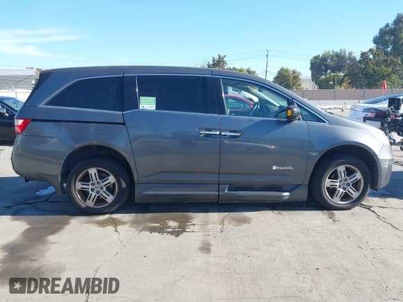 ✅ 2011 Honda Odyssey Touring • VIN: 5FNRL5H98BB063513 • Lot: 43599881. Listed on IAAI with 125,920 mi. Free auction sales archive from the USA and detailed vehicle history report at DreamBid. Image 13.