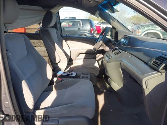 ✅ 2010 Honda Odyssey LX • VIN: 5FNRL3H29AB076728 • Lot: 42142758. Wystawiony na IAAI z przebiegiem 200 197 mil. Bezpłatny archiwum sprzedaży aukcyjnych z USA i szczegółowy raport historii pojazdu na DreamBid. Zdjęcie 5.